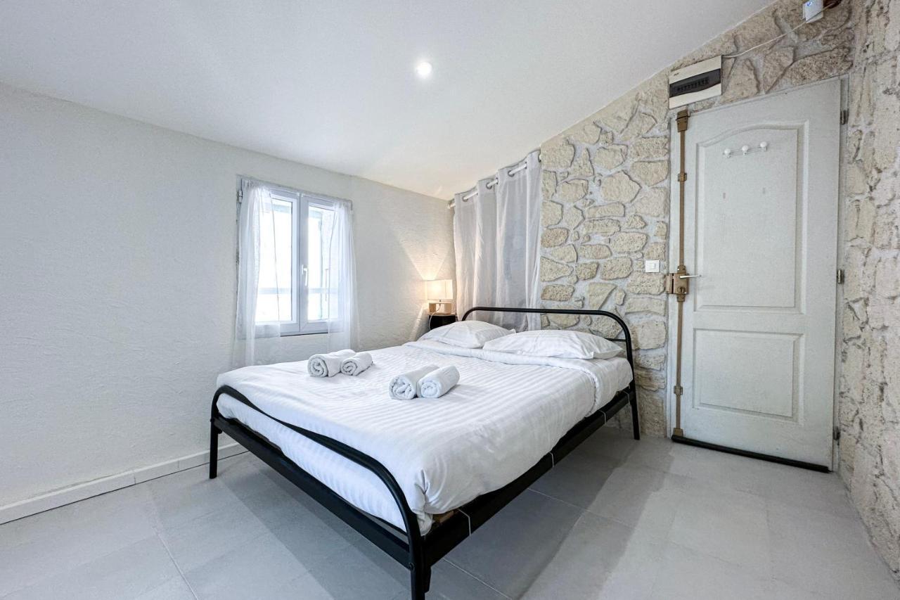 Appartement V2-studio Renove Au Centre De La Vieille